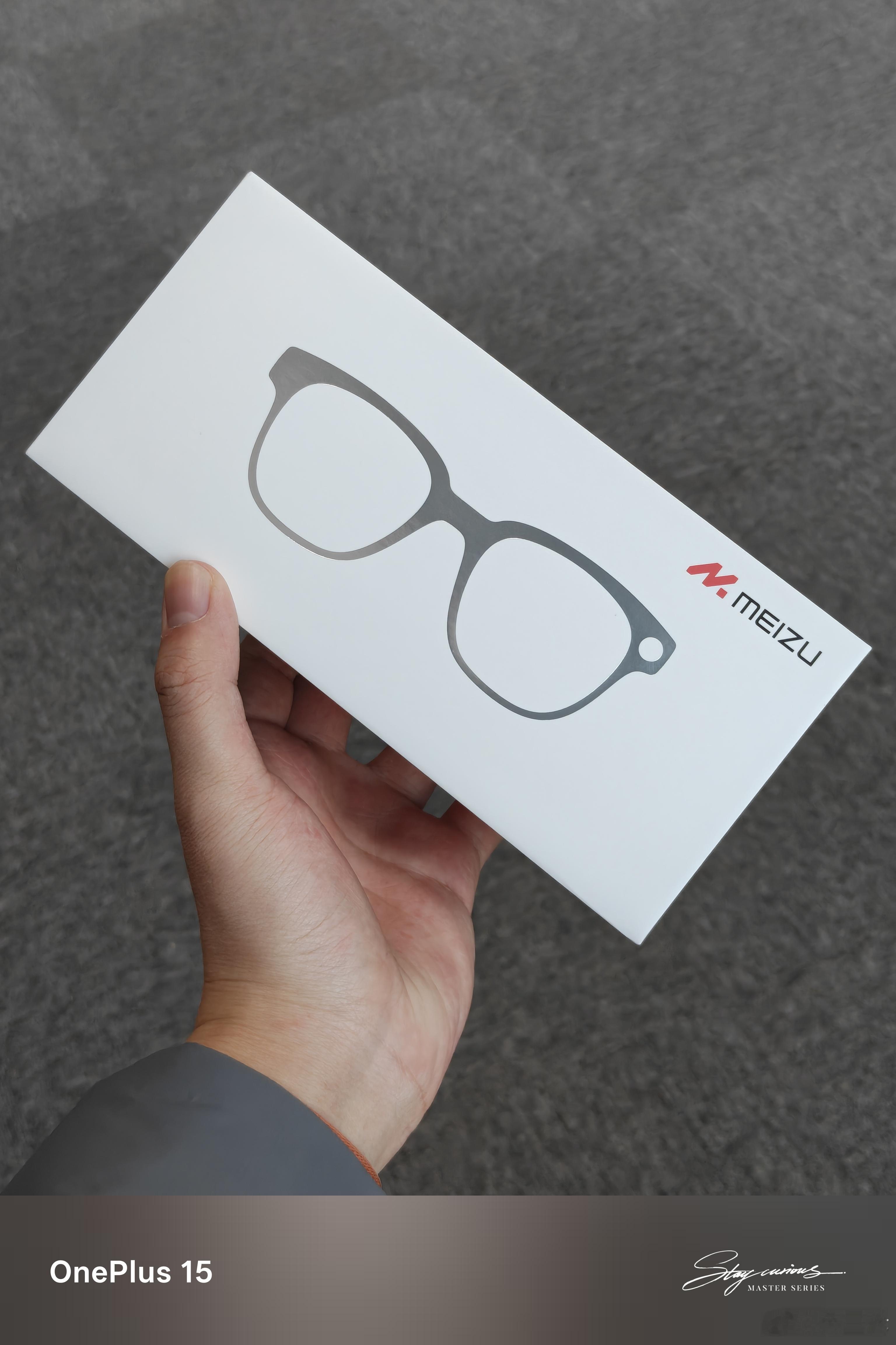 之前参加魅族官方的活动，凭Meta眼镜领取的魅族StarV Snap眼镜，白嫖来