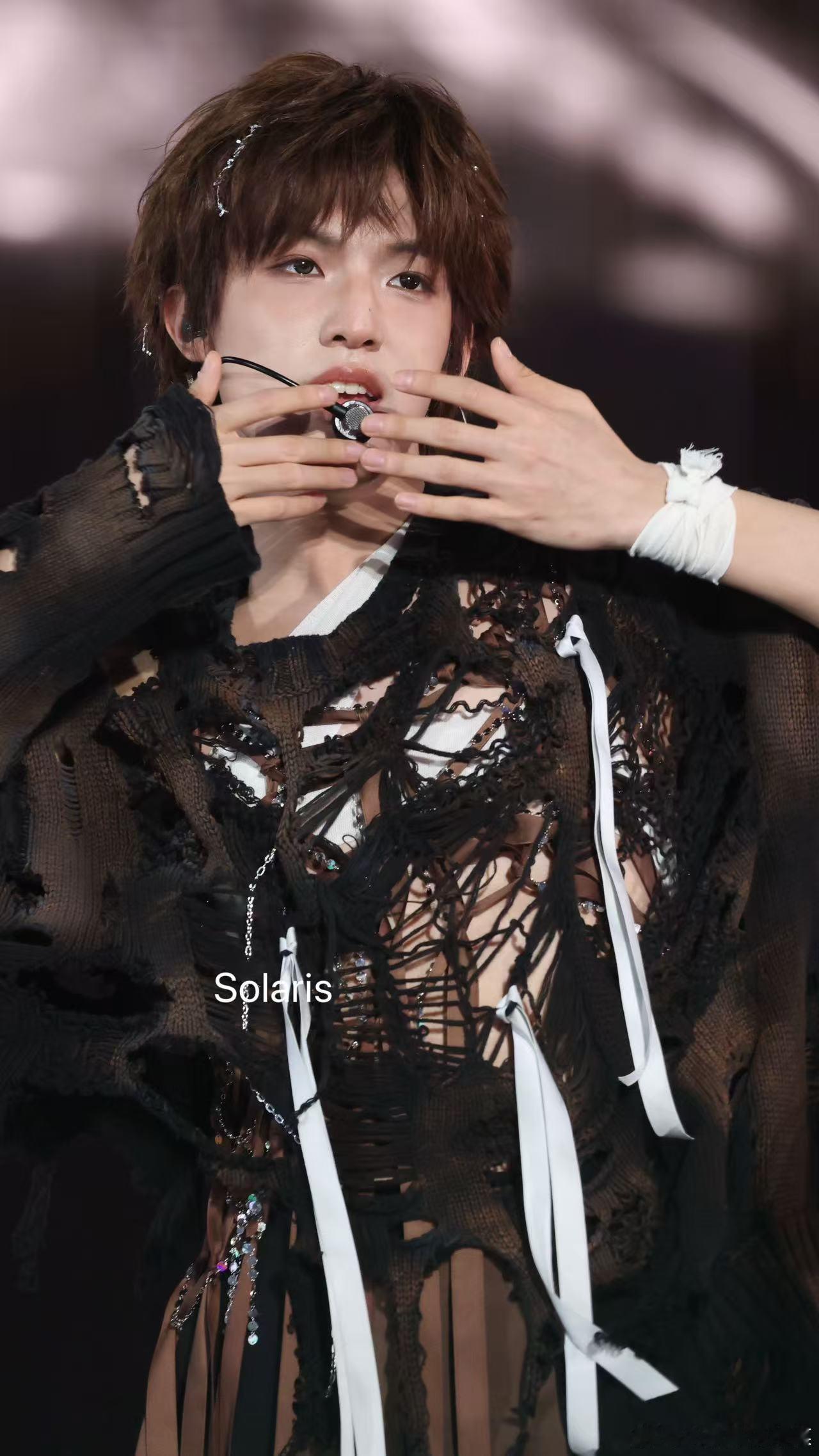 张泽禹课表 谁被张泽禹的细心狠狠打动了，直播接力要等那么久，他记挂着粉丝怕熬着，