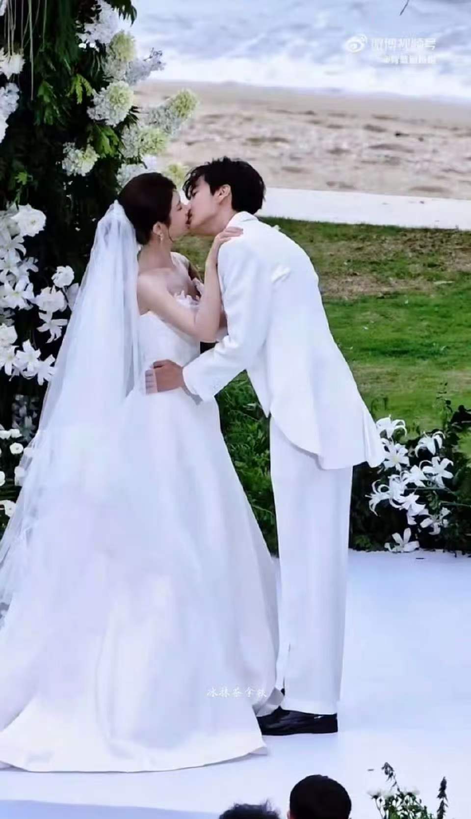 毕雯珺张淼怡婚礼路透毕雯珺张淼怡新剧婚礼路透从校服到婚纱，裴川贝瑶迎来婚礼名场面