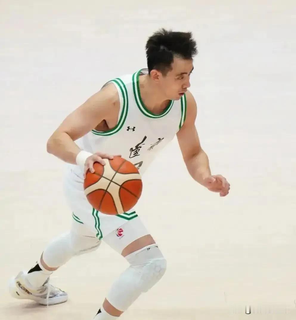 无力回天！今晚进行的全运会半决赛中，东道主广东男篮以92-73大胜辽宁男篮晋级决