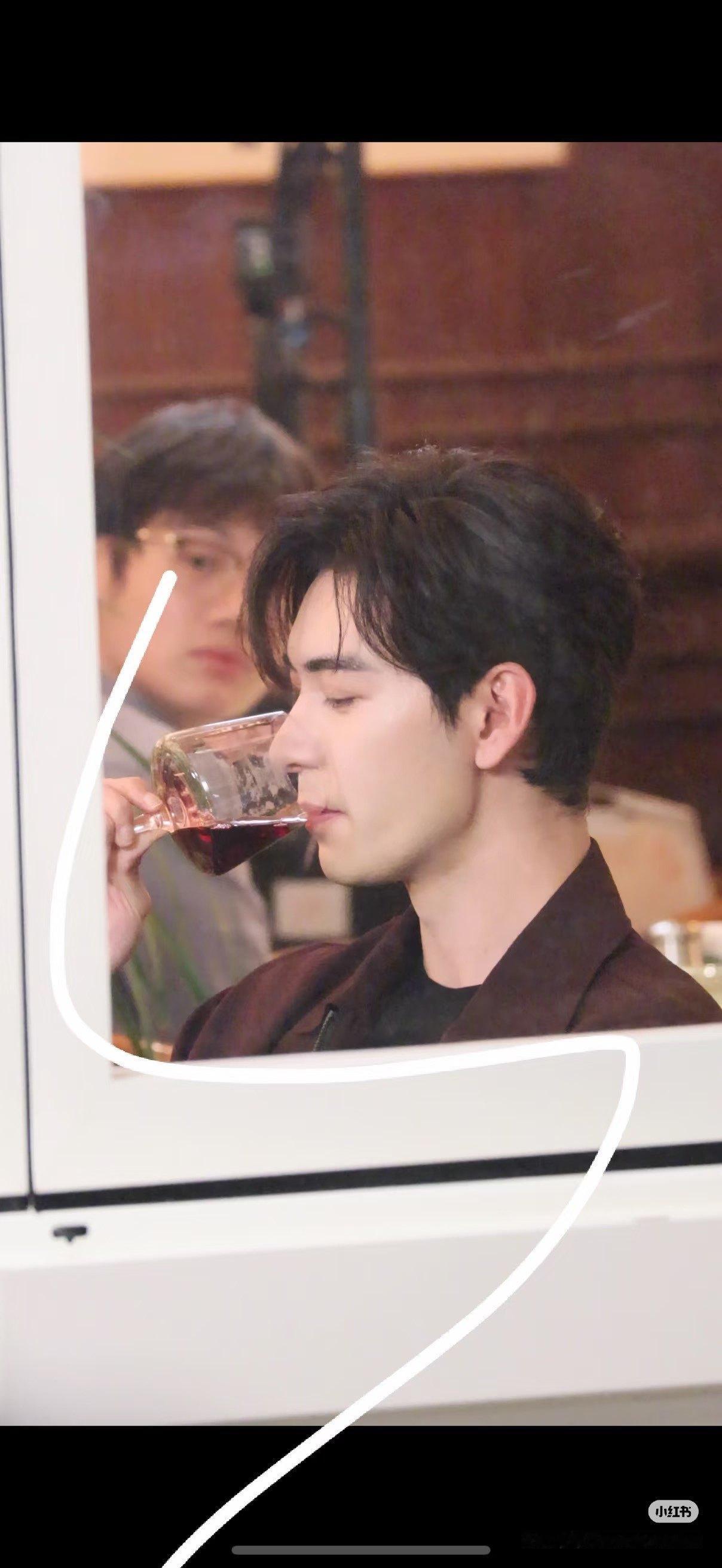 从来都是举起酒杯的神活动现场如是，剧里亦如是！！陈星旭陆熙洲