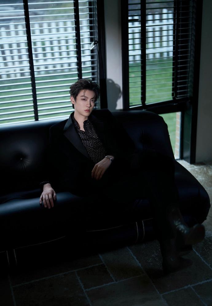 田栩宁   💛未完待栩  

灵魂自带羽翼，何须他人画框 Born with 