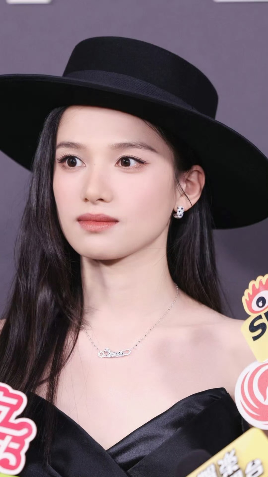 今日份明星线下活动生图直出，感受一下怼脸状态[举手]刘诗诗 李现  周深 田曦薇