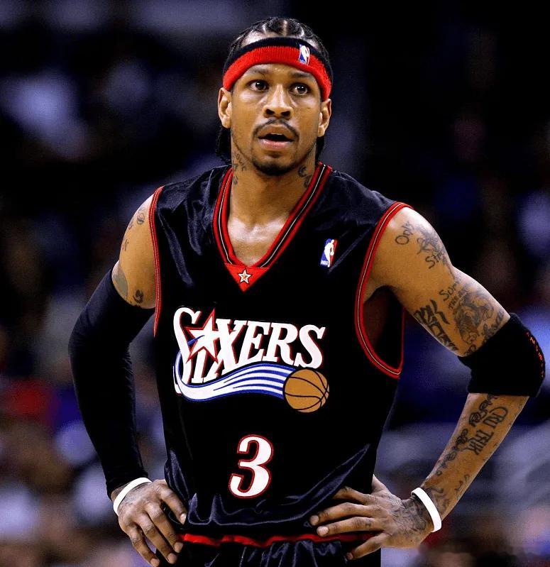 美网女单首轮， 大坂直美以7-6(6)、7-6(3)击败扎哈洛娃，收获开门红。大