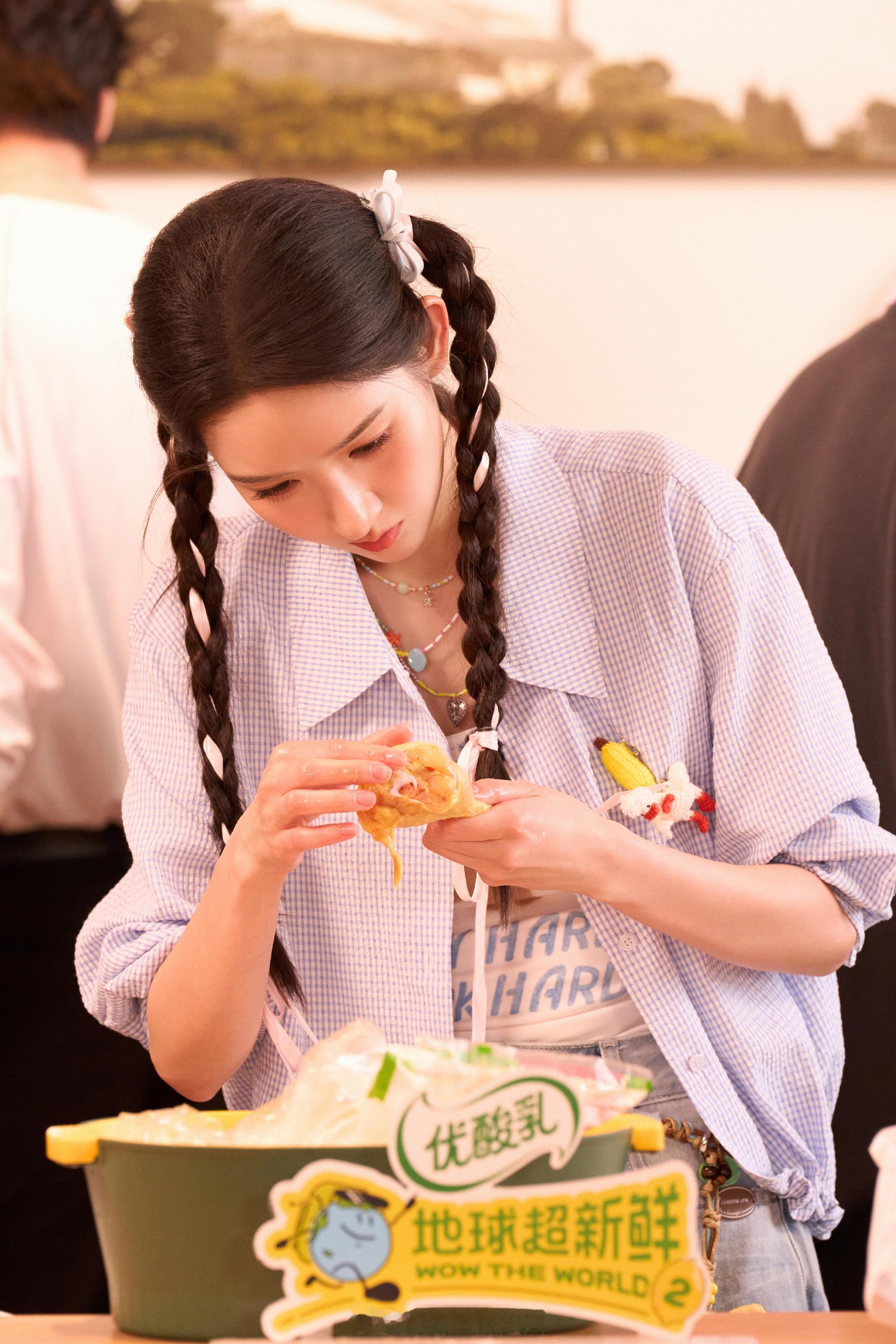 王玉雯又靠做饭赢到一顿夸王玉雯此女必有饭灵根连续两期靠厨艺封神，王玉雯这是要把《