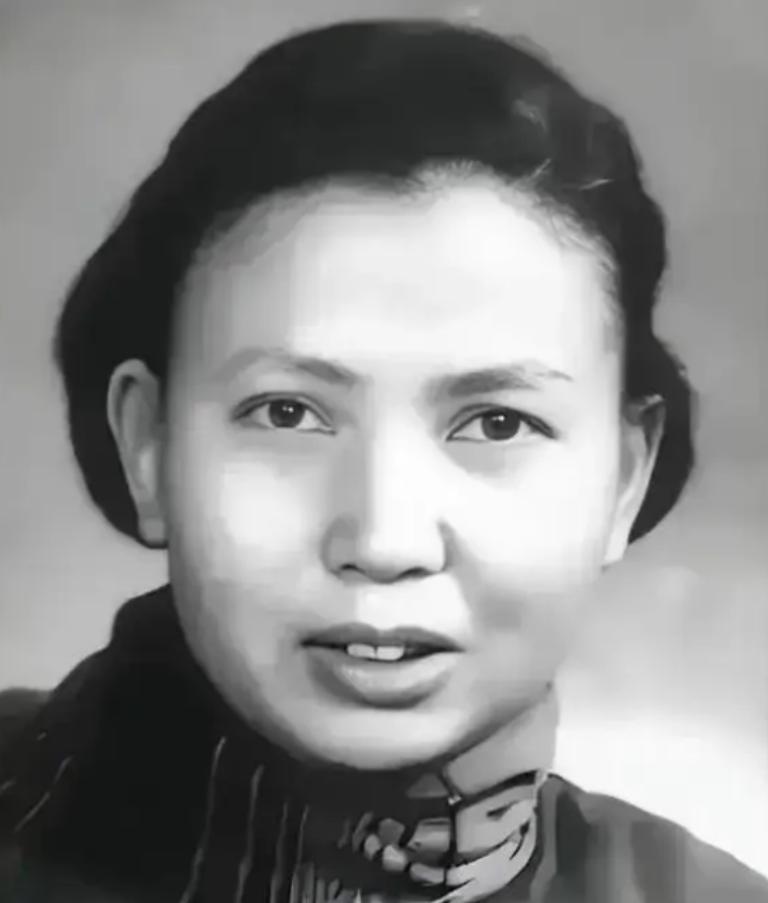 1941年，21岁的女战士莫林被活埋前，敌人竟突然问：“你认识莫林吗？”，莫林一
