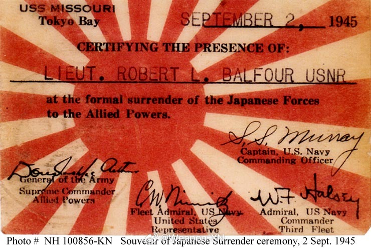 #照片中的历史[超话]# 1945 年9月3日，美国海军密苏里号战列舰的日本投降
