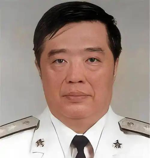 1963年贺龙独子没考上清华，找到父亲帮忙，谁知道贺龙居然大摇大摆开进了学校，而