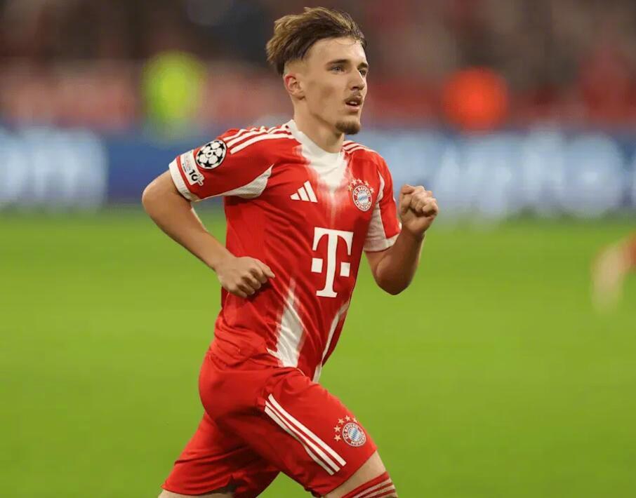 伦纳特·卡尔再次成为媒体热议的话题！然而，这次的原因并非这位拜仁慕尼黑的超级新星