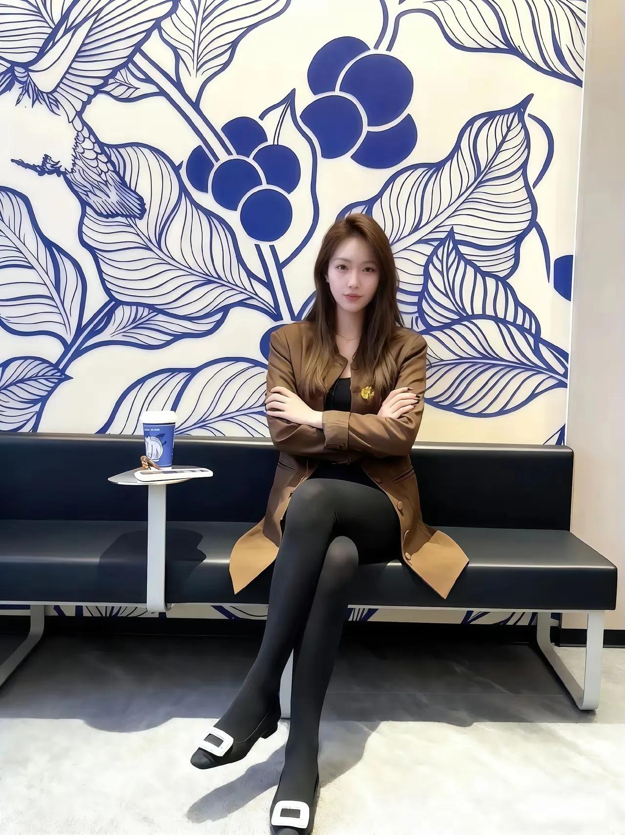 青花瓷的既视感，女人如瓷器青花瓷美女装