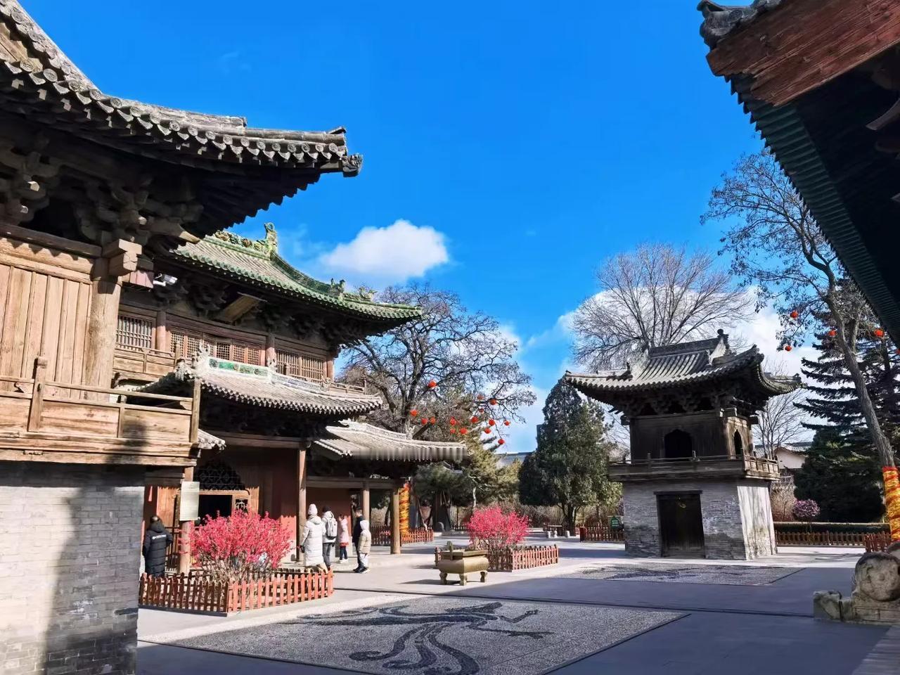 崇福寺是兴建于金朝的寺院，虽不是汉人之作，却也秉承大乘佛教教义教化众生。此寺保留