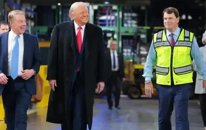 美国总统特朗普在参观密歇根州福特汽车工厂时对媒体表示，当前油价约为每桶58美元，