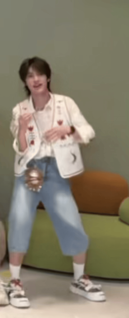 妞 