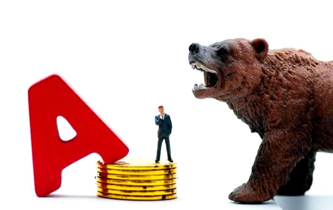 有一种人的心脏，24小时就能经历一次过山车。
昨天晚上九点，他盯着一片红彤彤的屏