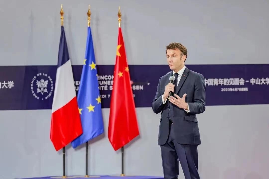 马克龙太想当第二个“戴高乐”了，除了美俄，硬是拉上中国成为欧洲的对立面。

近日