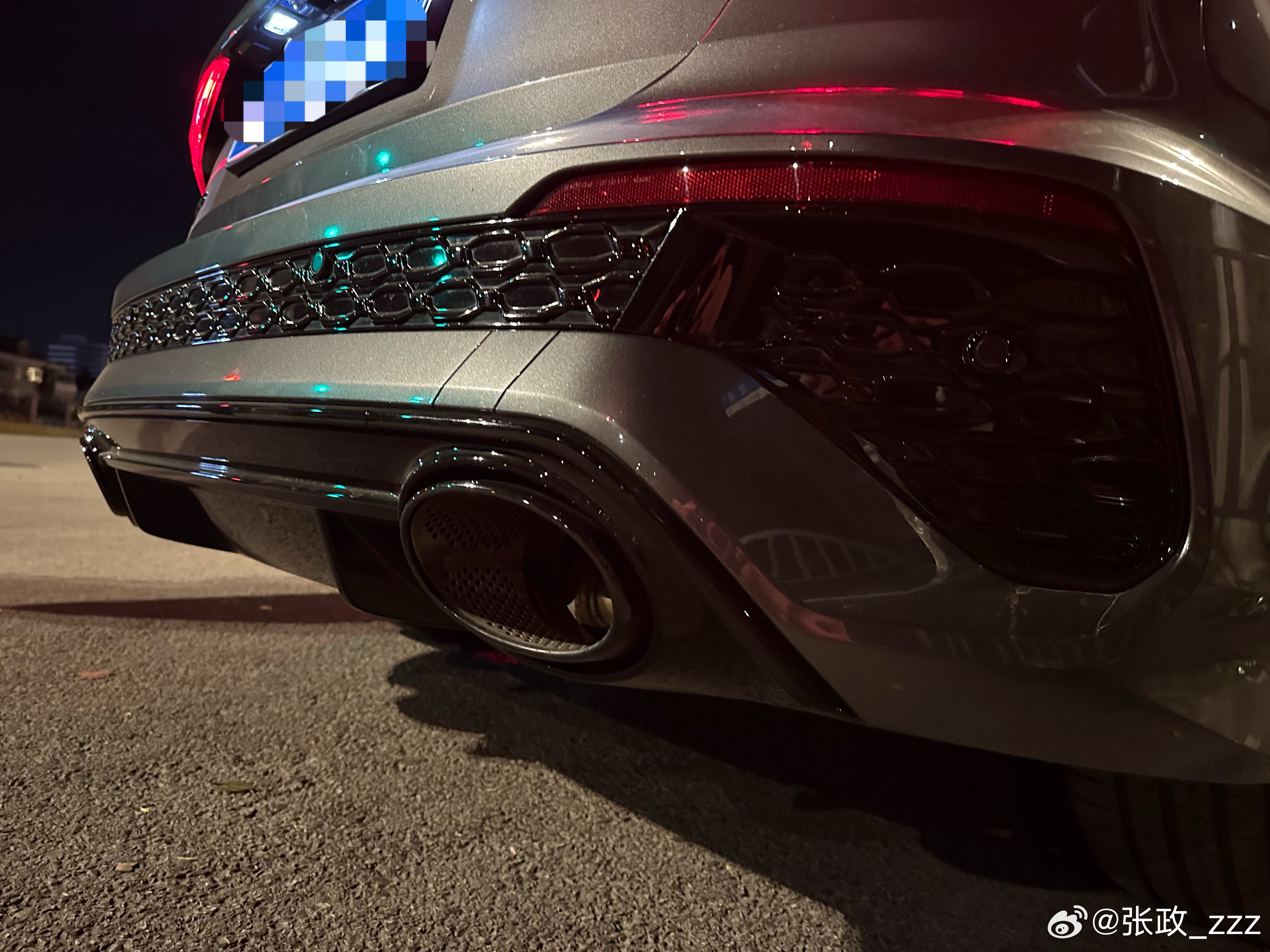 开了下奥迪RS3（8Y），非常非常喜欢。虽然是个一堆便宜VAG车都在用的MQB平