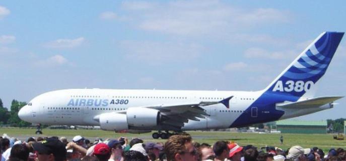 万米高空能洗热水澡，满员能塞 853 人，起飞重量足足 575 吨！空客 A38