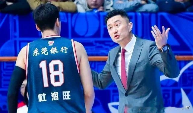 杜润旺最近三场海外热身赛场均拿到0.333分和2.3篮板，让国家队锋线实力大打折