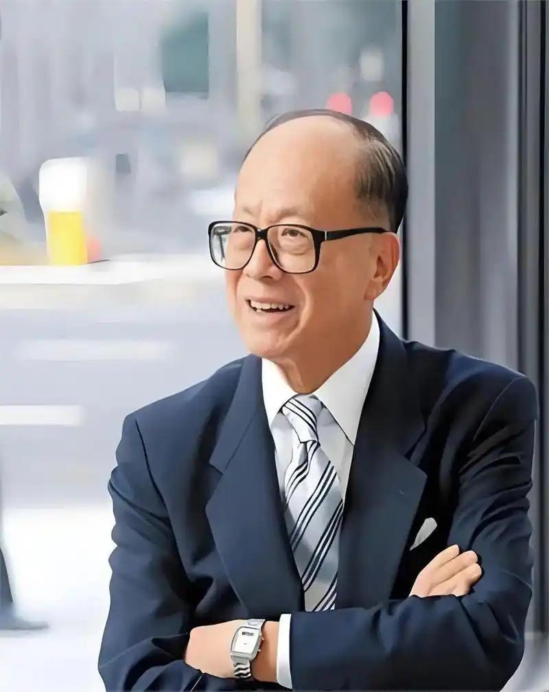 手握千亿现金砸向楼市，李嘉诚底牌曝光，背后却是新一轮收割？..
 
2026年3