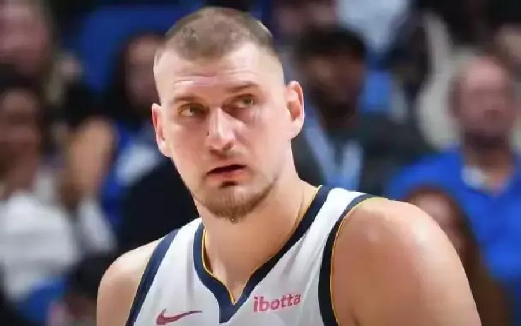 掘金要掉出前四？
 
约基奇拉伤腿筋，只歇一周，却可能把西部搅成一锅粥。过去四场