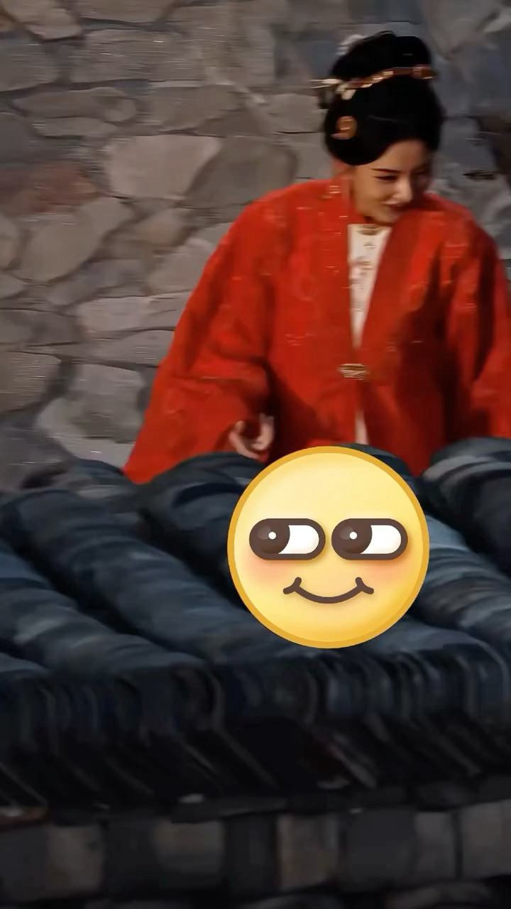 一些特别的联动宋祖儿探班花开锦绣剧组宋祖儿丁禹兮邓恩熙合照了 ​​​