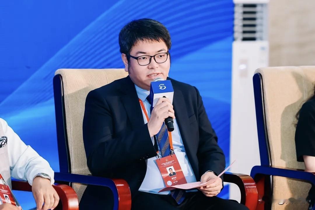 非著名正教授，黄教授
实名羡慕老储的潇洒日子。我发现了一个问题，就是大家老是安慰