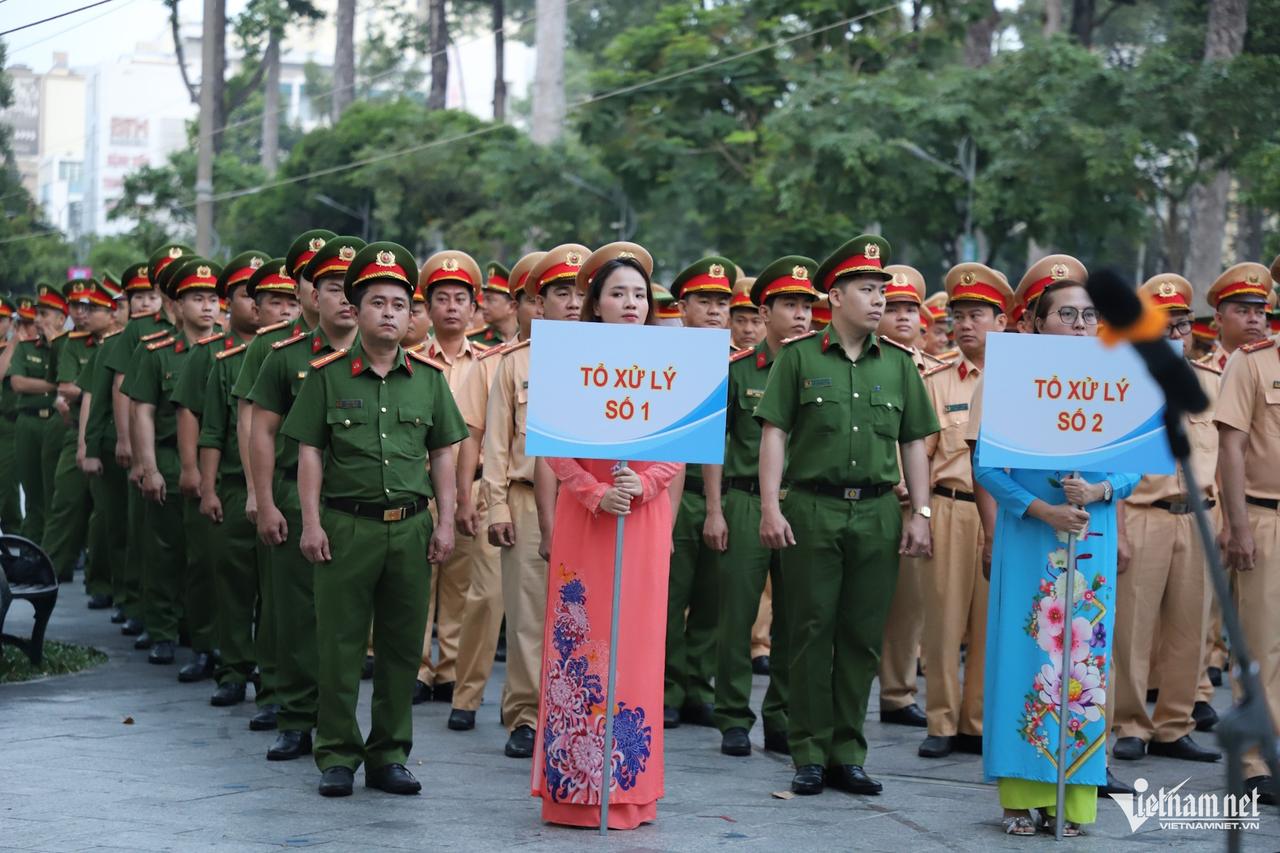 越南胡志明市出动警队处理人行道侵占问题：将定期检查和评估结果
胡志明市人民委员会