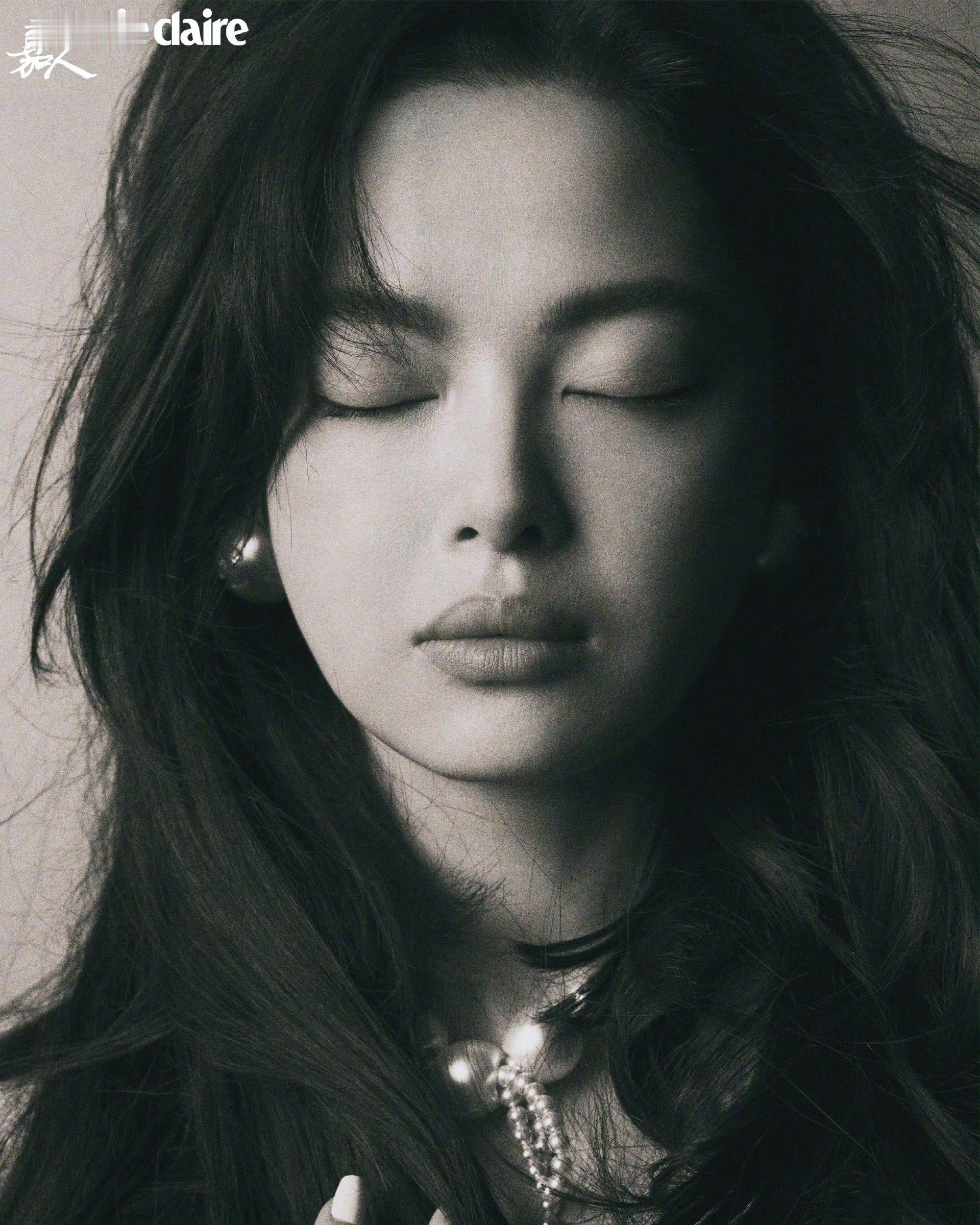 很喜欢这几张～这摄影老师现在很爱怼脸卡大头的 这很美丽🖤 𝗖𝗛𝗔𝗡𝗘