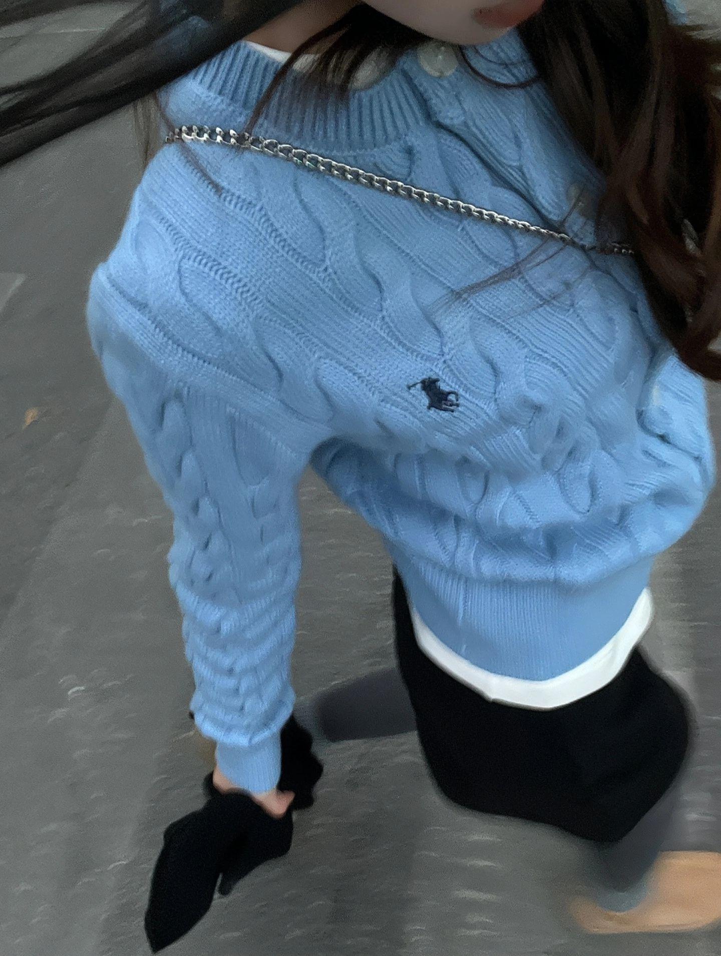 超韩系的蓝毛衣！