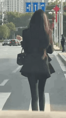 上班族这种穿着打扮合适吗？不会引起不必要的误会吧[微笑]