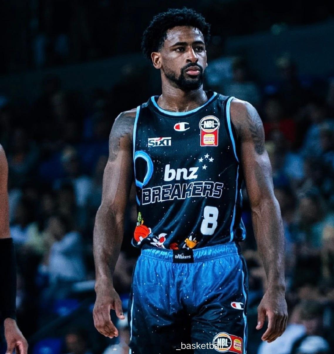 辽宁男篮签下本赛季第七名外援艾泽亚·布罗金顿，他本赛季在澳洲NBL新西兰破坏者打