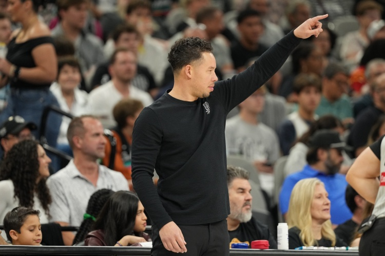 #马刺冲击队史第二战绩# 今天马刺112比101击败开拓者，战绩来到61-19。