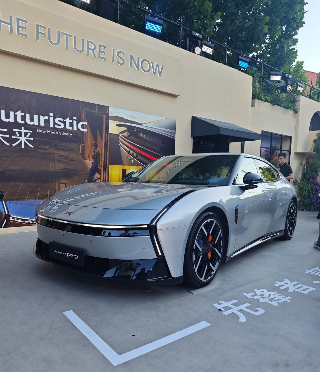全新小鹏P7动态测评首发2025成都车展大V聊车 之前大多数人在考虑20万级纯电