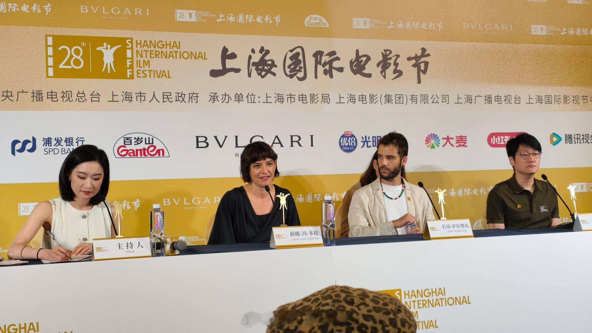 一大早来参加上海国际电影节 金爵奖新闻发布会～ 