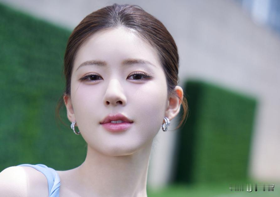 虽然现在娱乐圈活跃的女星不少，但整体都很喧嚣，基本上都是流量加持，自我炒作刷屏博