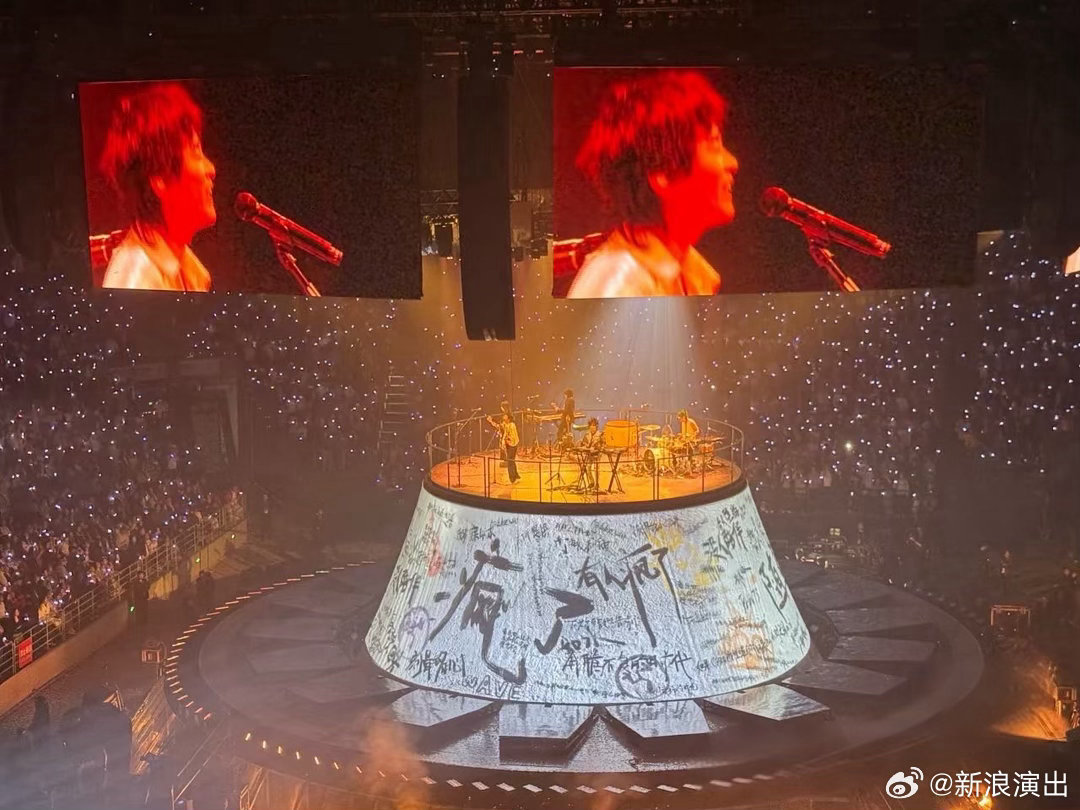 新裤子赚点钱全花舞美上了新裤子演唱会有丁达尔效应 谁懂啊！新裤子把演唱会办成了科