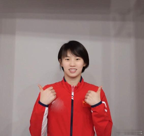 #陈芋汐全英文发言#真的让人佩服，原来运动员也这么的有知识，语言能力杠杠的。厉害