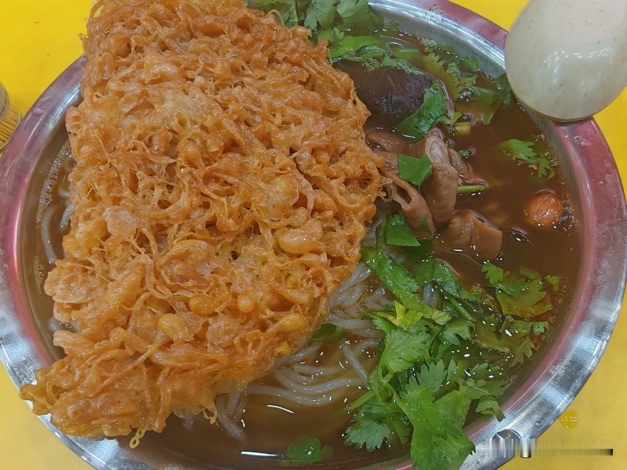 滕州安乐街，一家比较好吃的螺蛳粉，六个字形容：量大、味美、实惠！

前些天去安乐