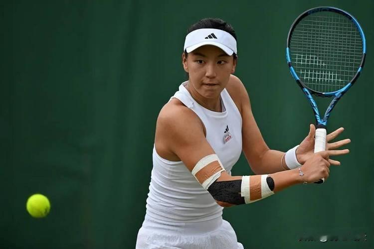 王美人吞蛋不敌本西奇
北京时间7月1日晚，2026年温网女单第二轮，中国一姐王欣