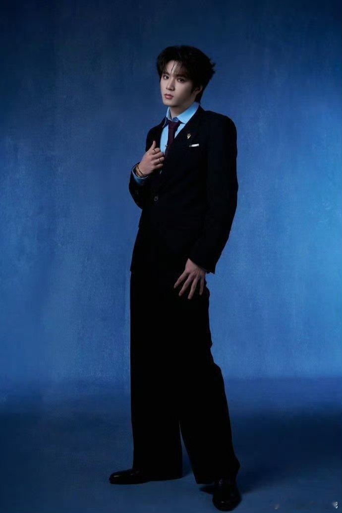 古驰官博认领刘耀文的服装这个认领的含金量不用多说 