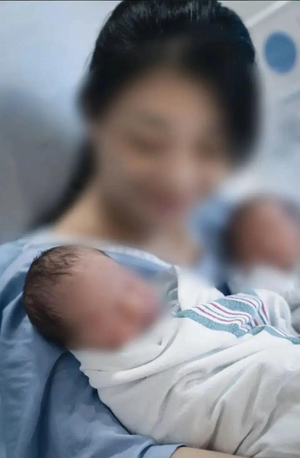 色字头上一把刀。男董事长一顿饭就把女金融师拿下，办事还不戴套，一不小心就怀了孕。