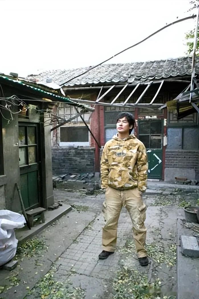 于波拍完《萧十一郎》后，便决定在北京定居，亲朋好友以为他会买精装商品房，这样可以