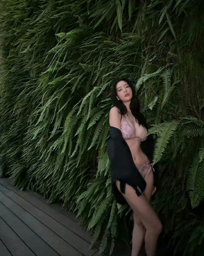 克拉拉（李成敏）这身材健康且肥美 ​​​