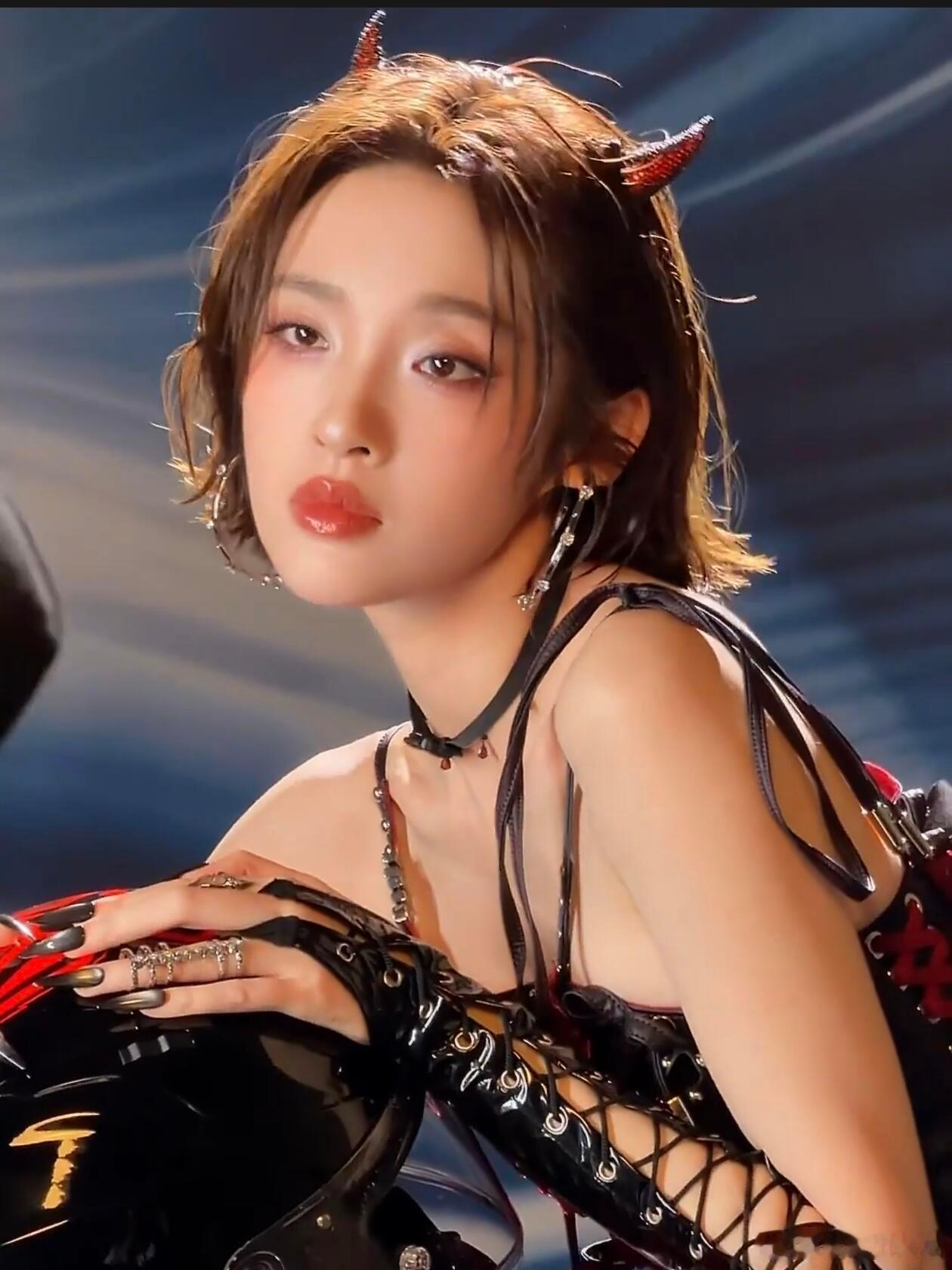唐艺昕此身从此分明了唐艺昕在《Boom Boom Girl》里真不容易，歌词烫嘴