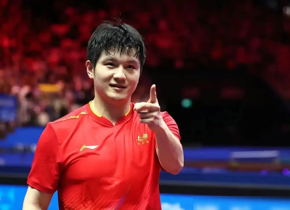 樊振东的海外号召力太顶了！德国杯新年首战5200张票秒空，站票都被炒到天价，市长