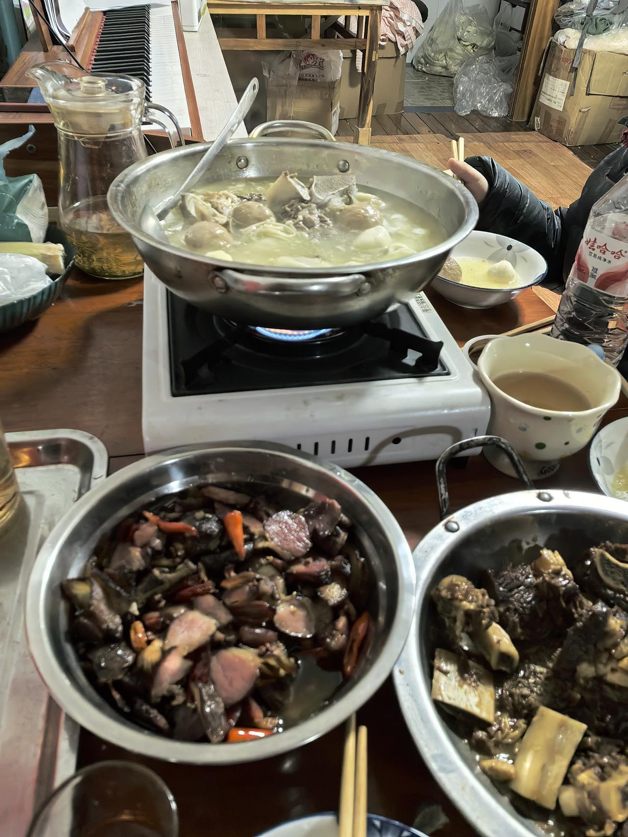 该吃吃，该喝喝！该玩玩