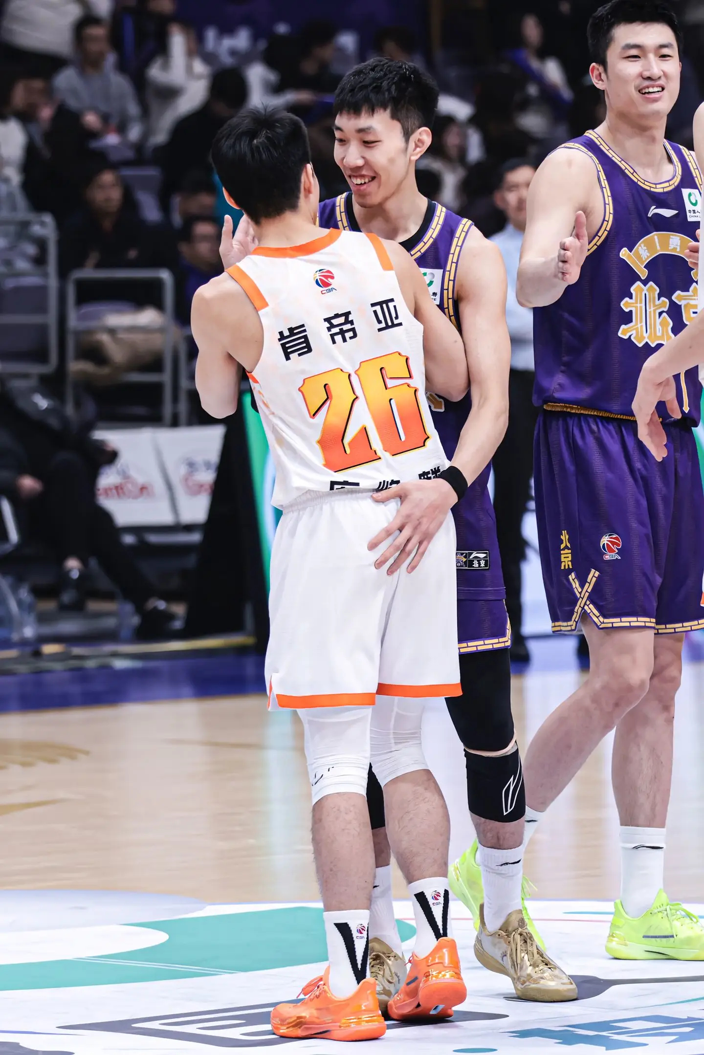 昨天晚上的“广西德比～ cba