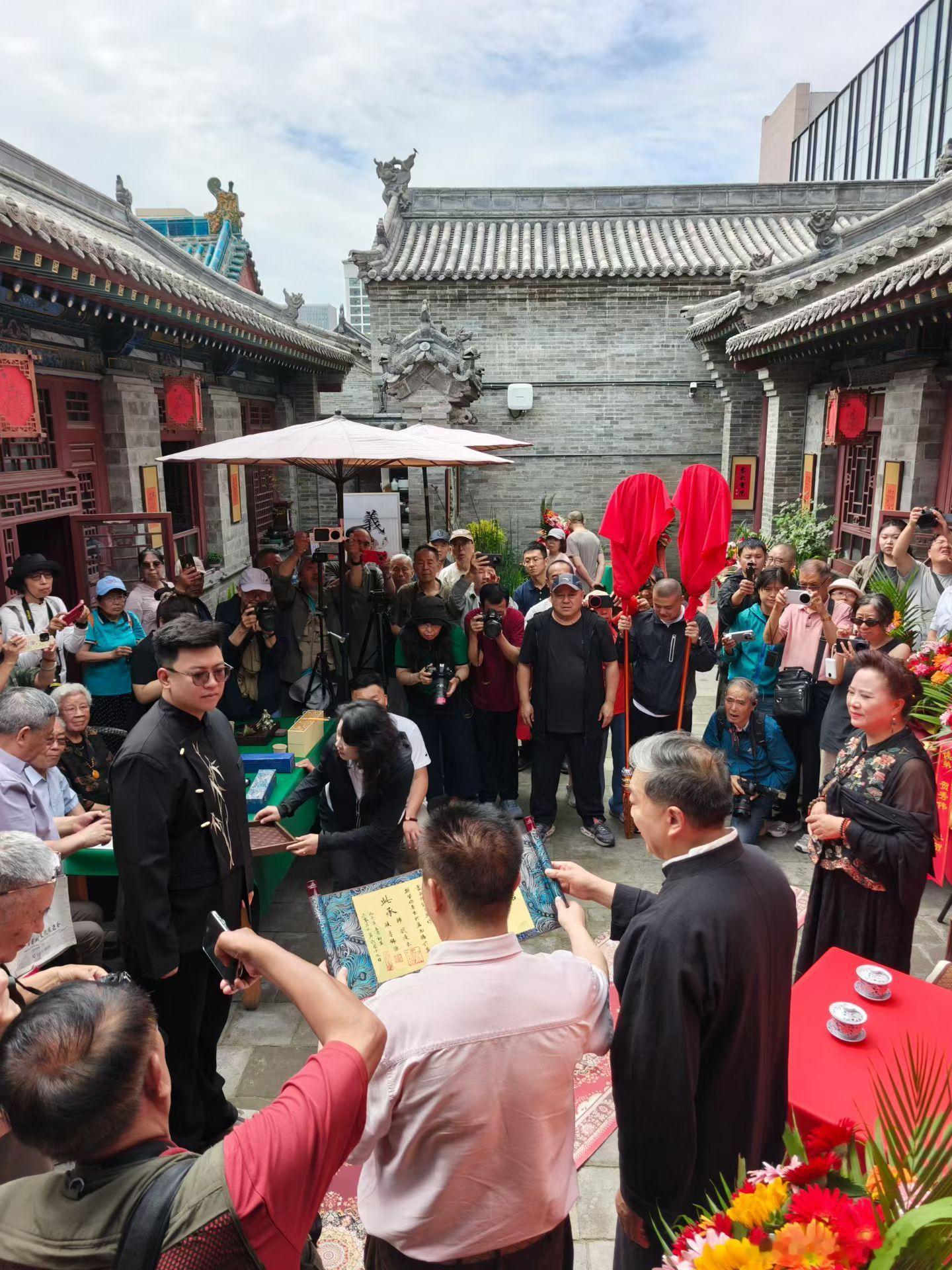 文化中国行一起过端午端午吉日，非遗传承，忠义传艺，梨园添薪。中国戏剧梅花奖获得者