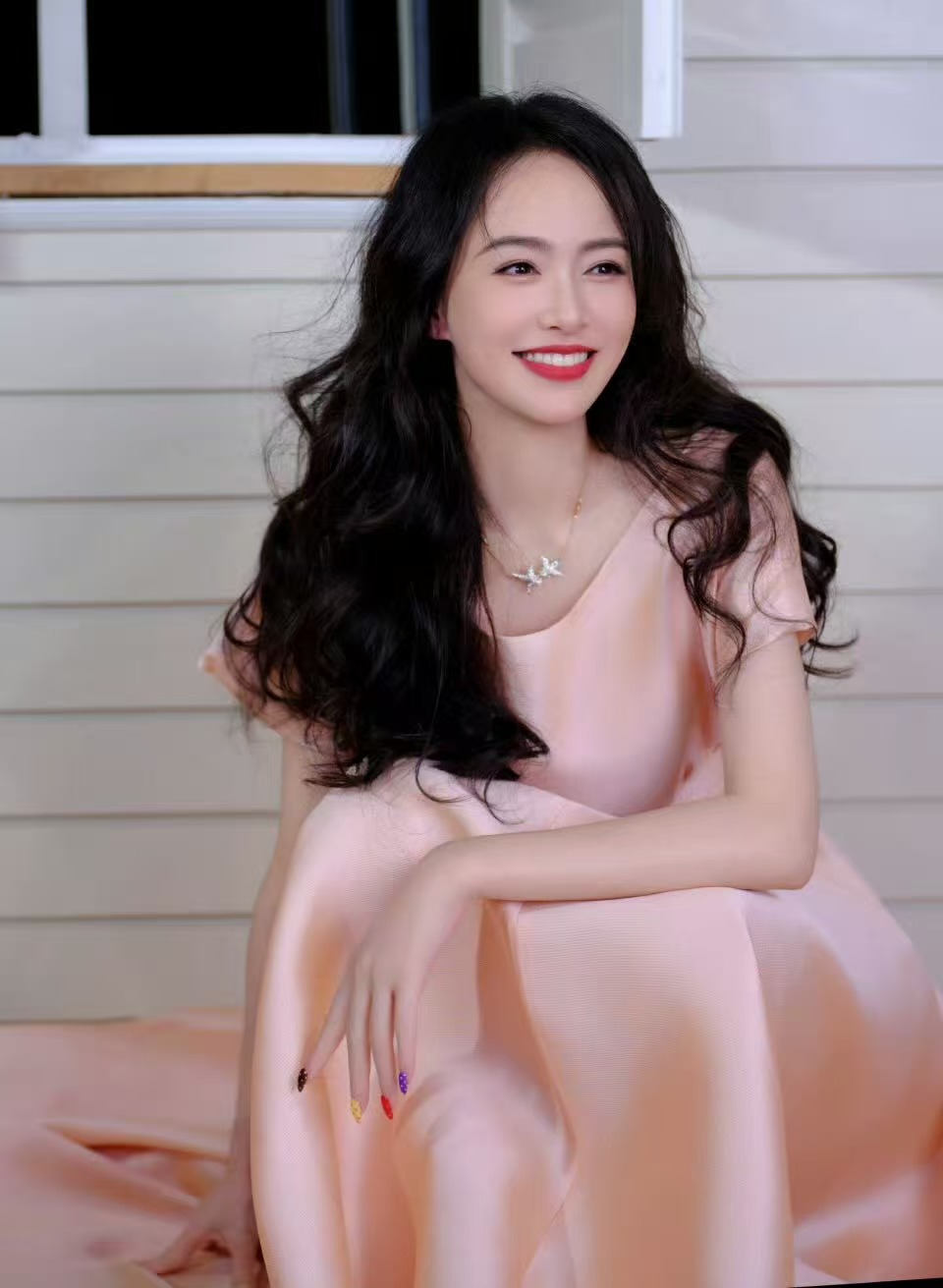 唐嫣央视中秋晚会出图唐嫣粉糯礼服唐嫣粉糯礼服，好美，[打call][打call]