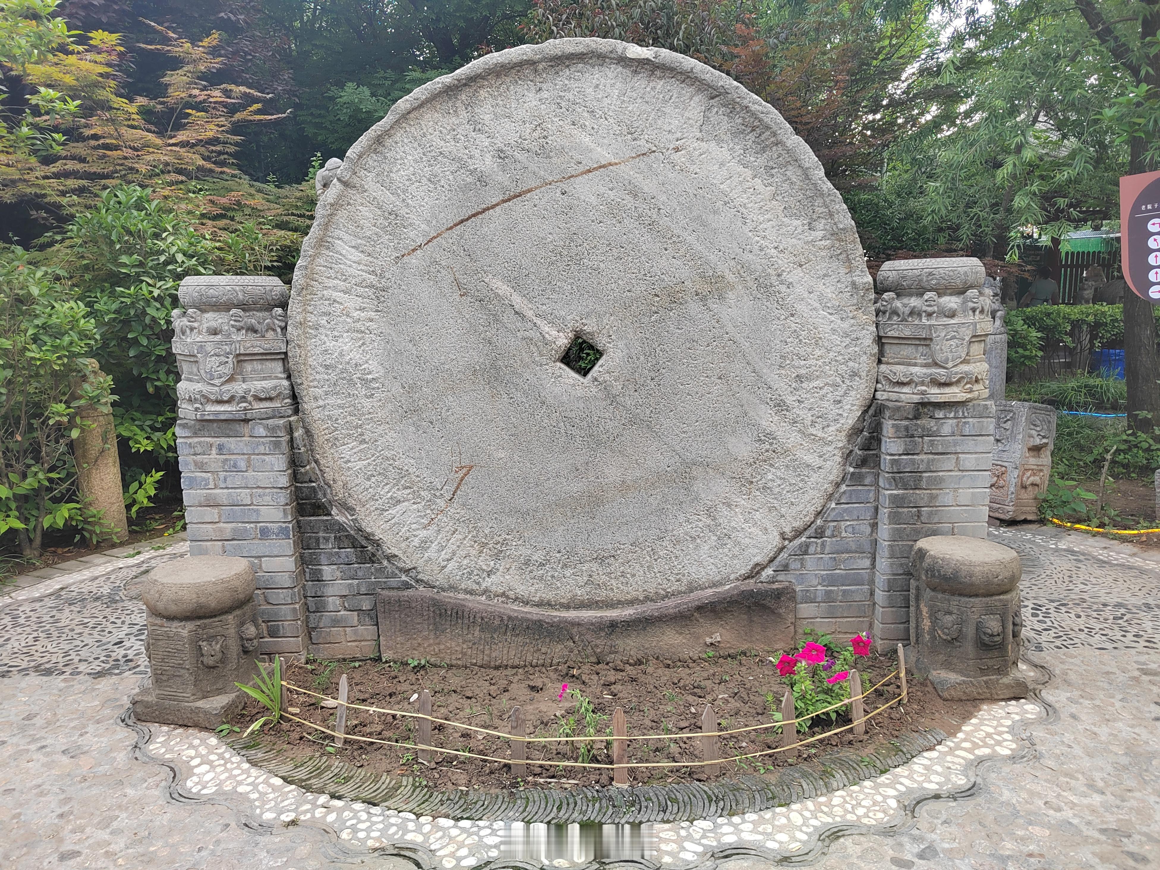 今天这个老师说今年已经写完了11篇文章，一篇平均3万字，送了一篇文章到西大学报，